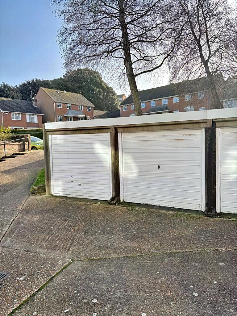 Property Details for 28a Silverdale Road Eastbourne BN20 7EZ Town